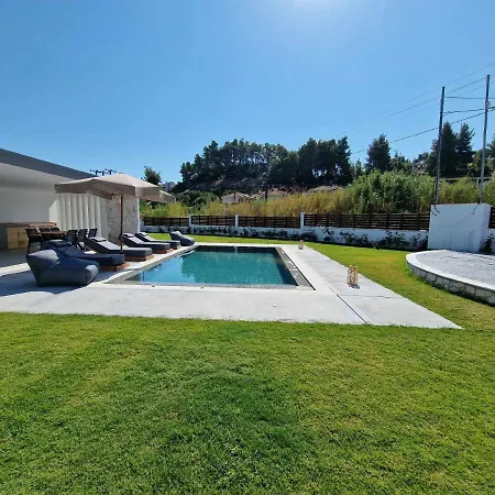 Hillside * Πευκοχώρι